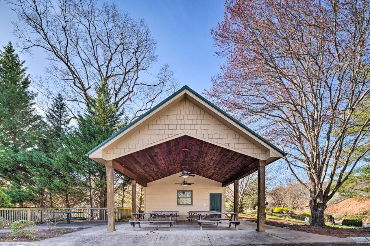 Lake Lure Studio With Private Balcony And Pool Access! Exteriör bild